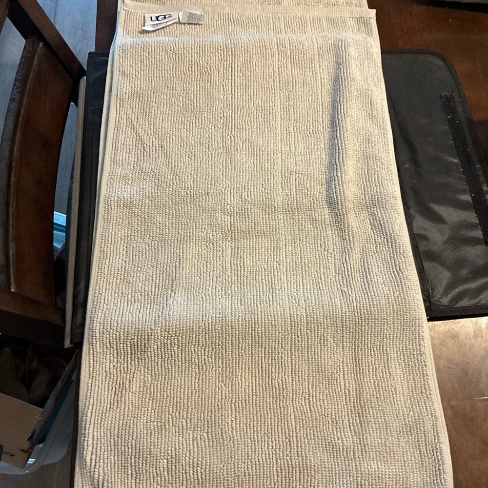 UGG set 2 hand towels in stone